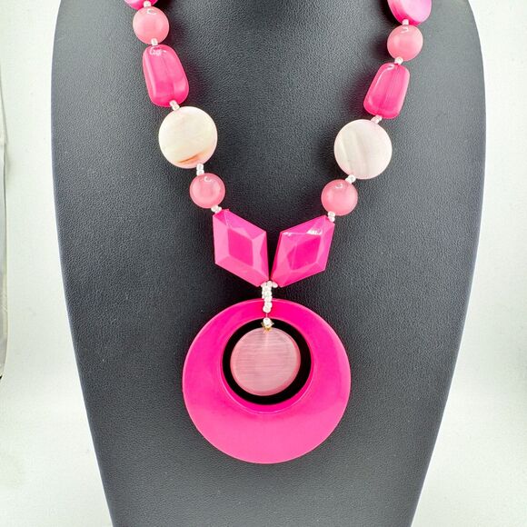 Vintage Bold Pink Statement Necklace Chunky Retro Beaded Pendant Mod Y2K Bright - Picture 7 of 11